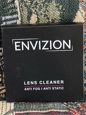 Vizio Lens Cleaner Kit - Black and Purple Accents